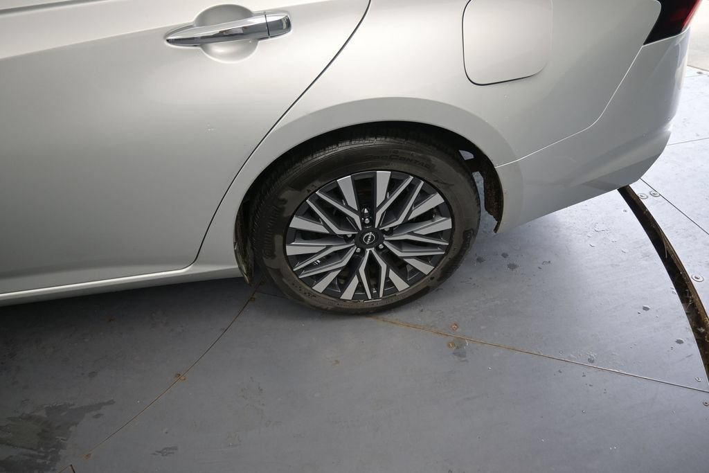 Used 2024 Nissan Altima 2.5 SV FWD image 17