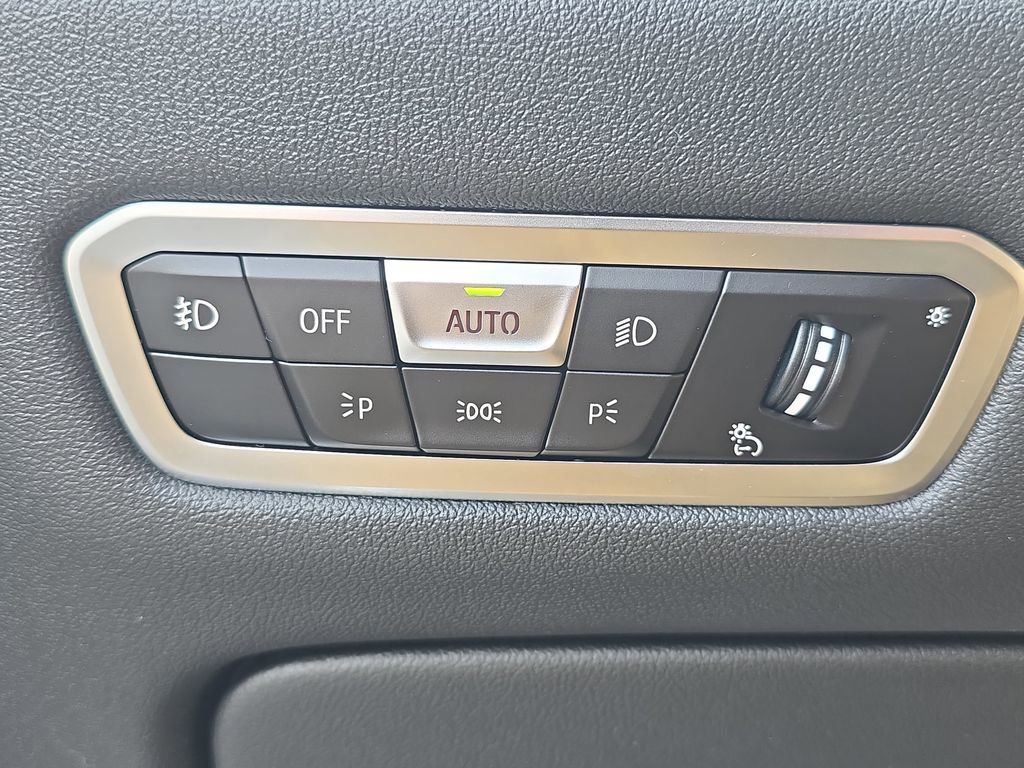 Used 2021 BMW X5 xDrive40i w/ Premium Package image 31