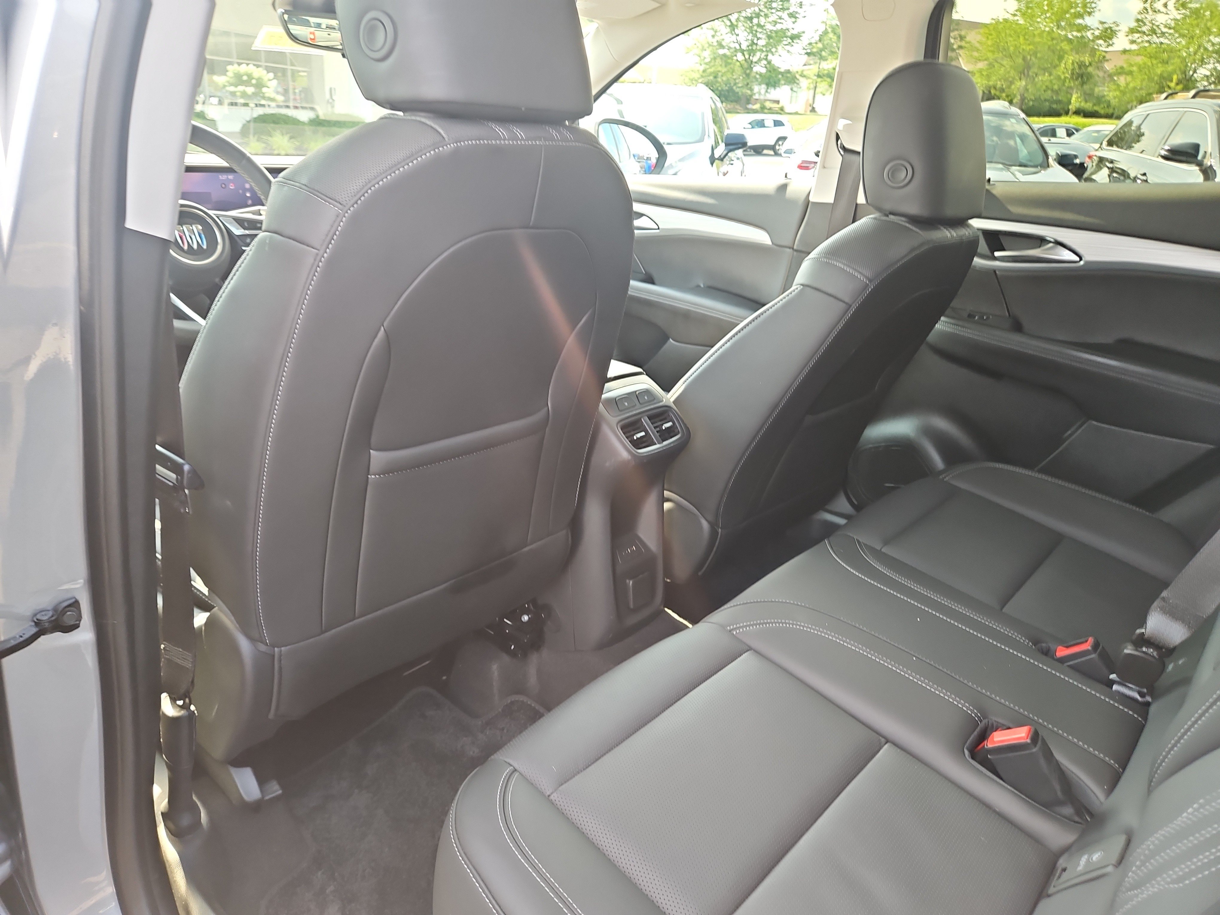 Used 2025 Buick Envision Avenir AWD/4WD image 15