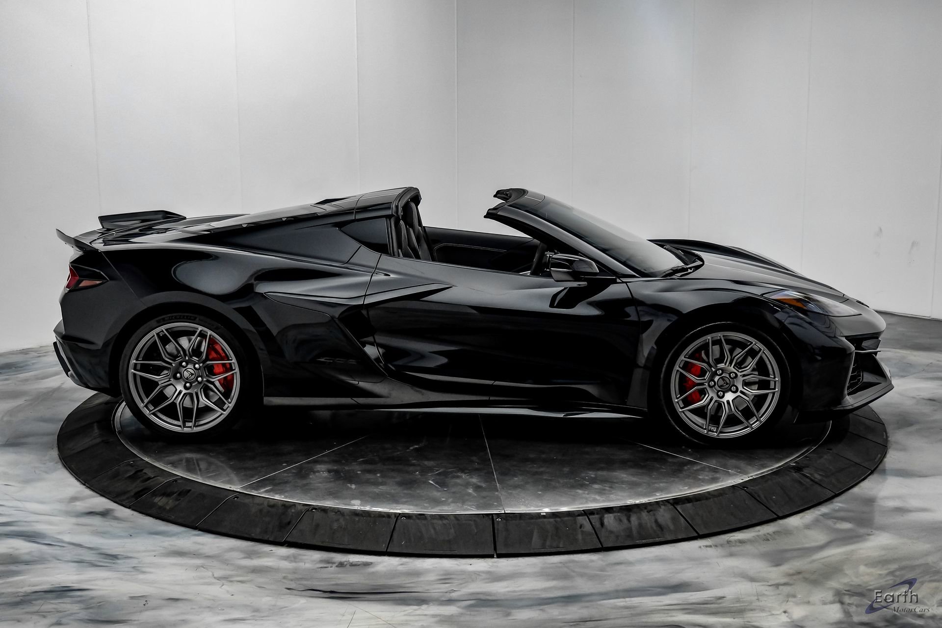 Used 2025 Chevrolet Corvette Z06 RWD image 24