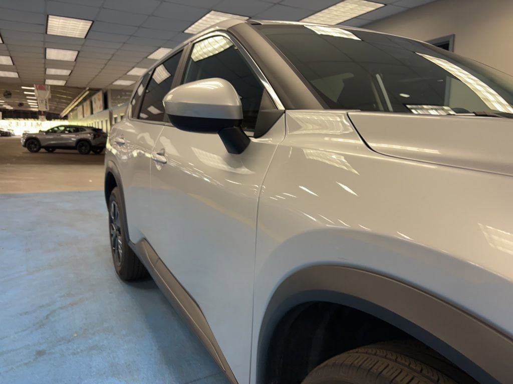 Used 2023 Nissan Rogue SV AWD/4WD image 4
