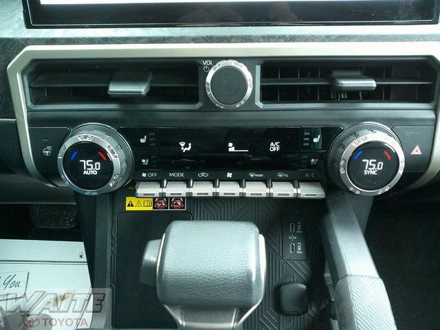 Used 2024 Toyota Tacoma Limited w/ Limited Package (LT) image 18