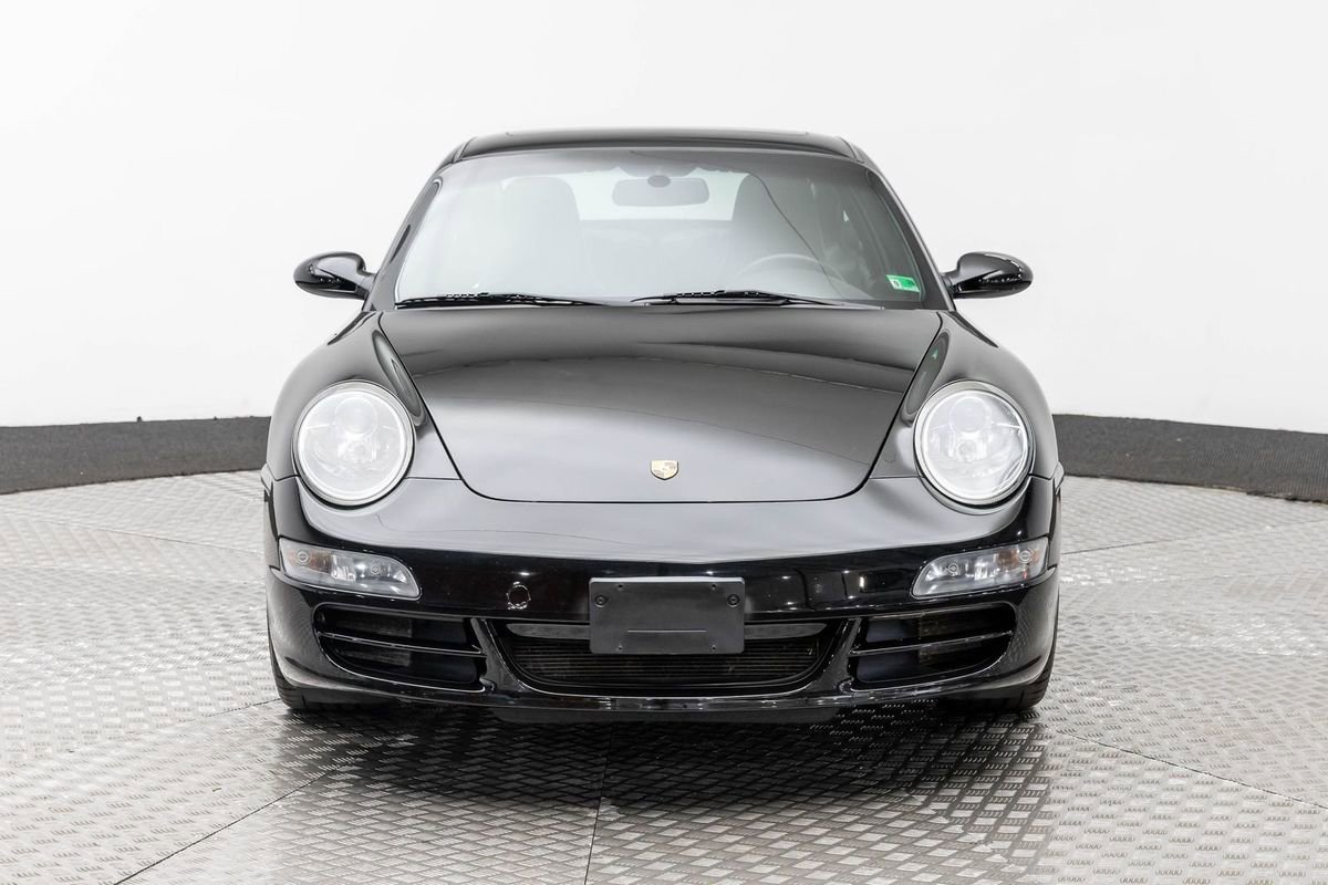 Used 2005 Porsche 911 Carrera RWD image 3