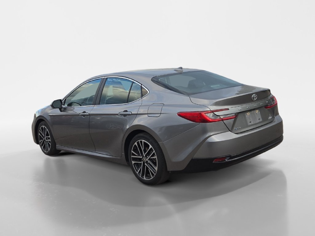 Used 2025 Toyota Camry XLE FWD image 3