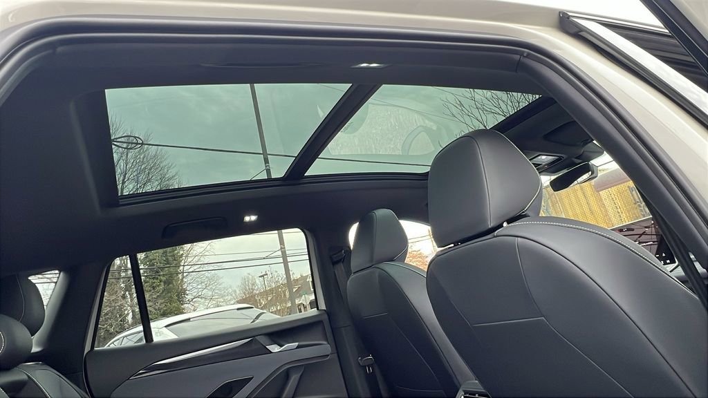 New 2026 Volkswagen Tiguan SE R-Line image 12