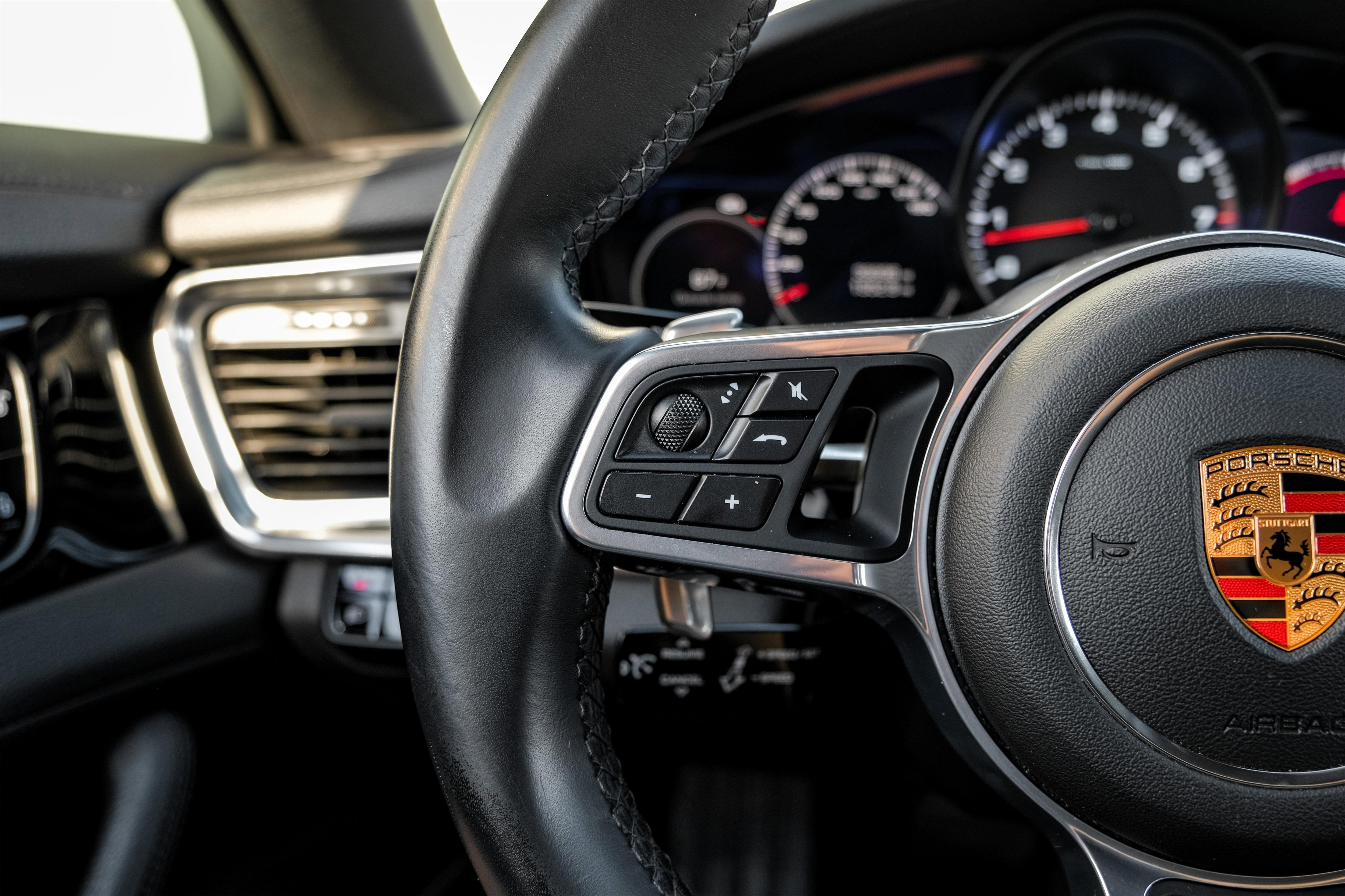 Used 2018 Porsche Panamera image 15