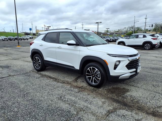 Used 2025 Chevrolet TrailBlazer LT AWD/4WD image 9