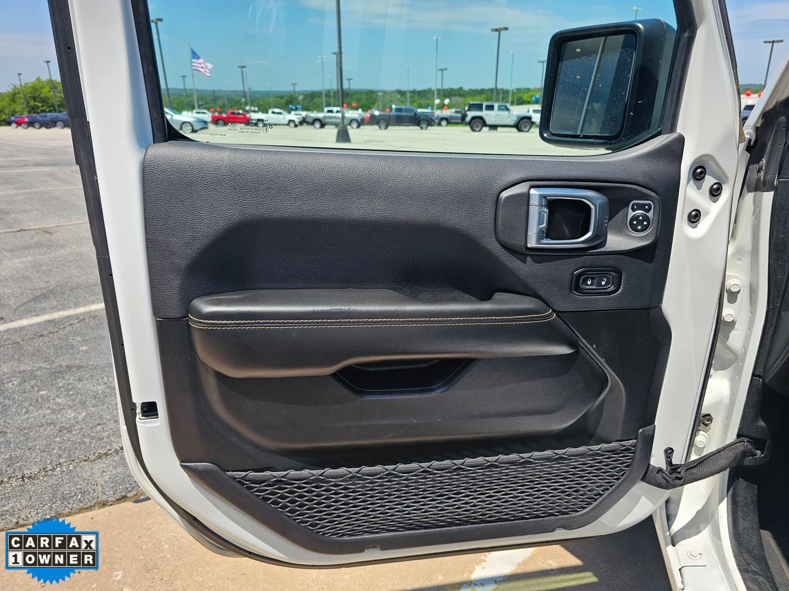 Used 2024 Jeep Wrangler Unlimited Sahara AWD/4WD image 11