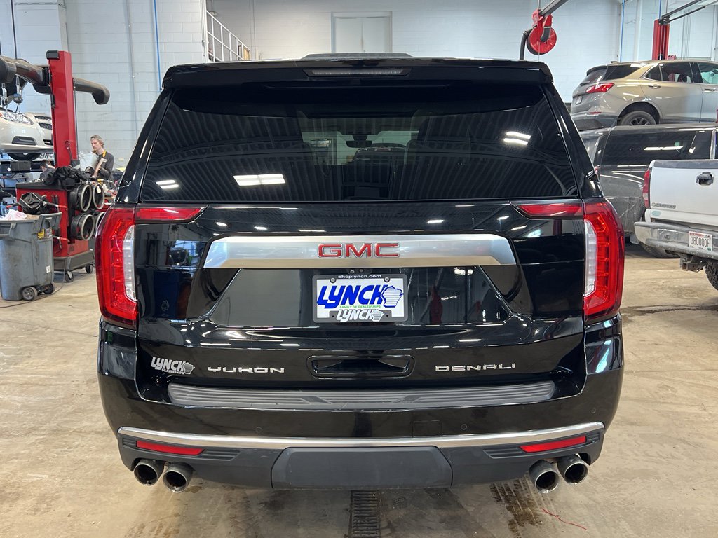Used 2021 GMC Yukon XL Denali w/ Denali Premium Package image 3