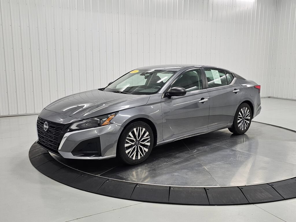 Used 2024 Nissan Altima 2.5 SV FWD image 1