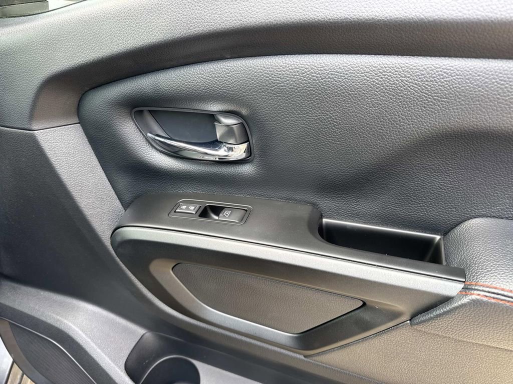 Used 2023 Nissan Titan PRO-4X image 26