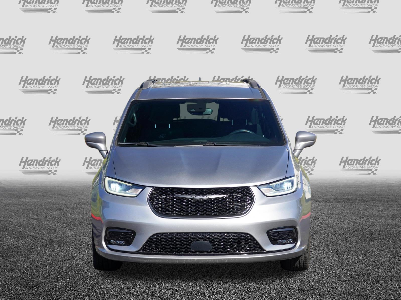Used 2021 Chrysler Pacifica Touring w/ S Appearance Package FWD image 3