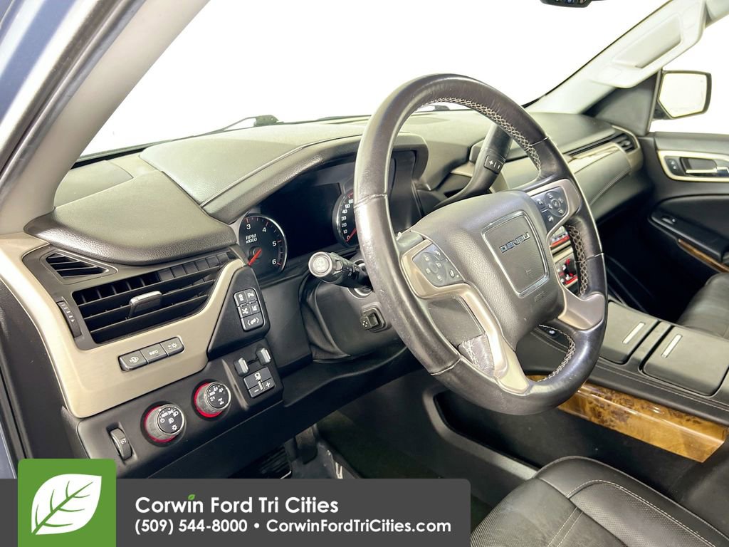 Used 2015 GMC Yukon Denali w/ Premium Package image 3