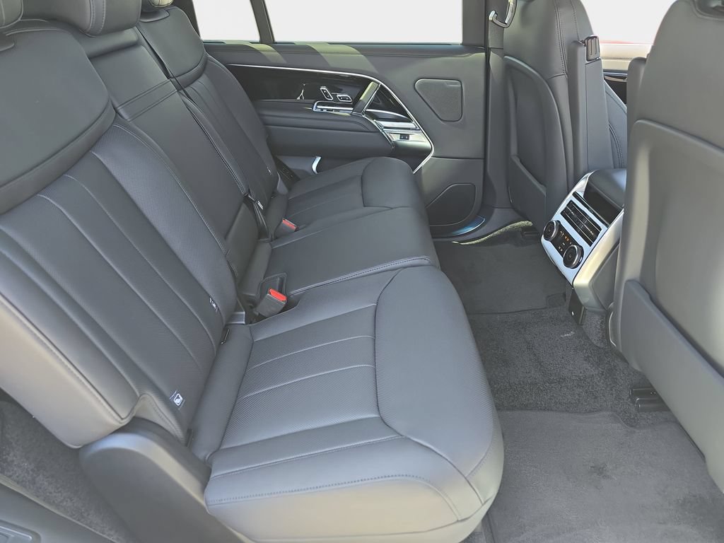 New 2026 Land Rover Range Rover Long Wheelbase SE AWD/4WD image 11