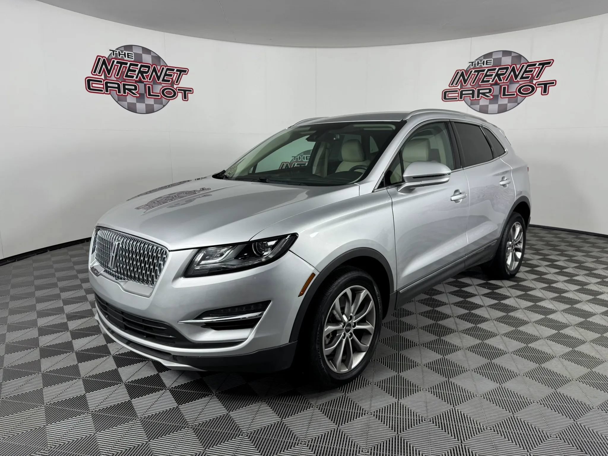 Used 2019 Lincoln MKC Select w/ Select Plus Package AWD/4WD image 3