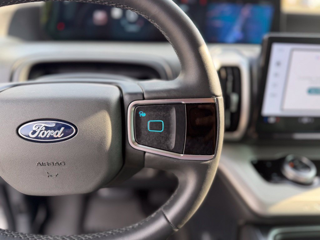 Used 2025 Ford Expedition Active RWD image 27