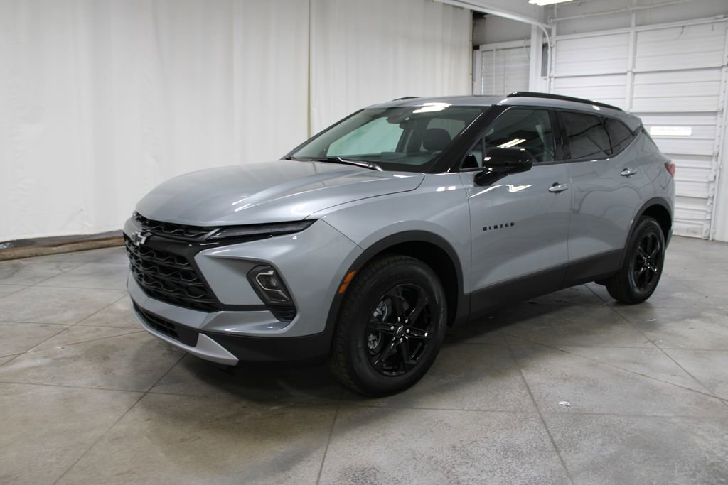 New 2025 Chevrolet Blazer LT w/ Midnight/Sport Edition image 4