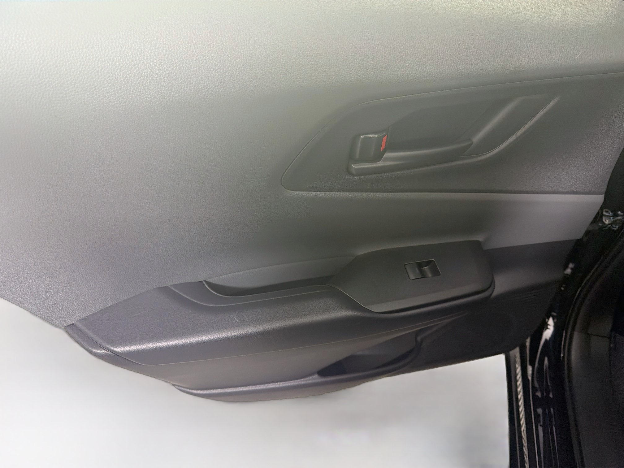 Used 2026 Toyota Prius LE FWD image 24