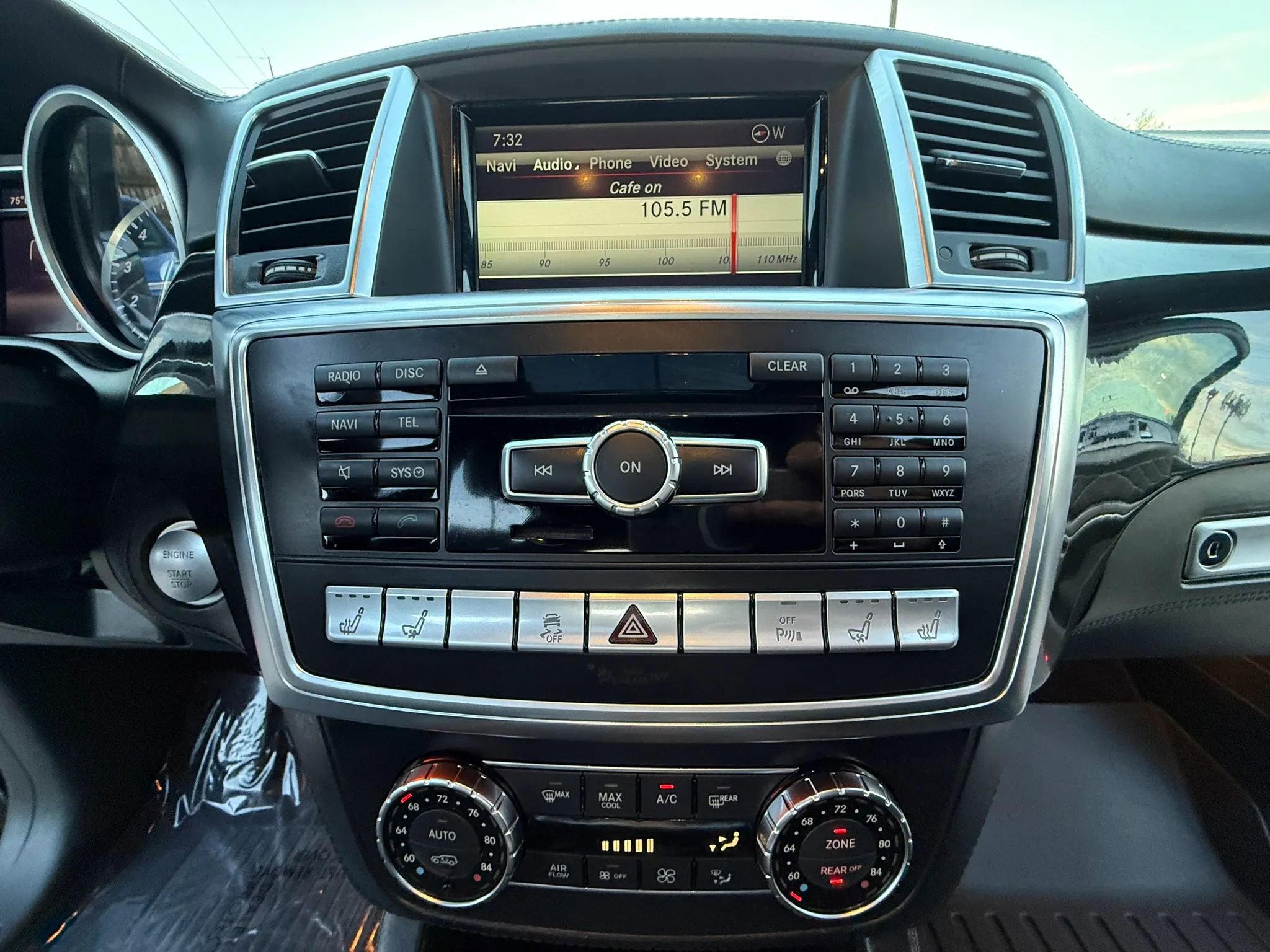 Used 2015 Mercedes-Benz GL 550 4MATIC image 34