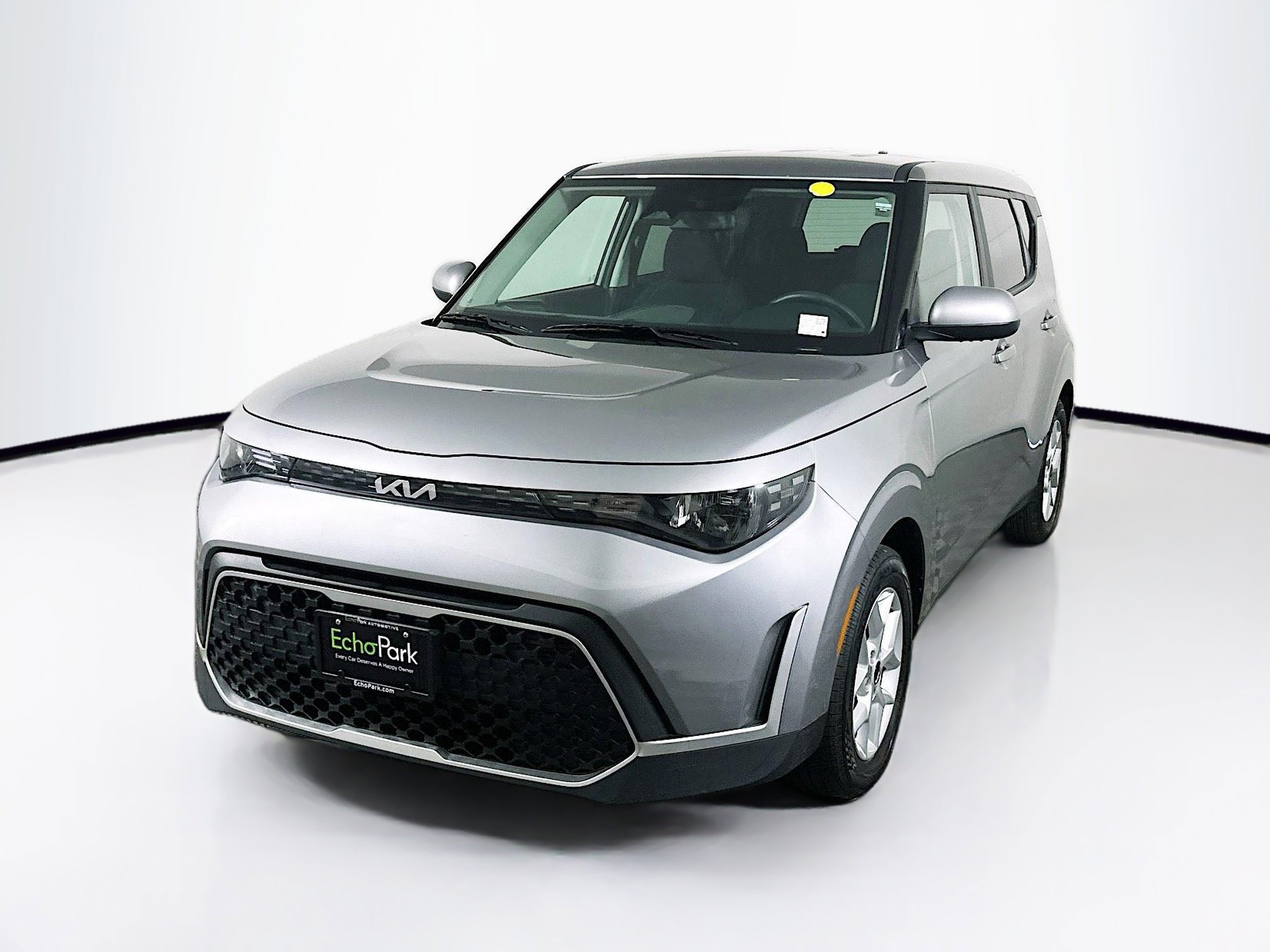 Used 2025 Kia Soul LX w/ LX Technology Package FWD image 3