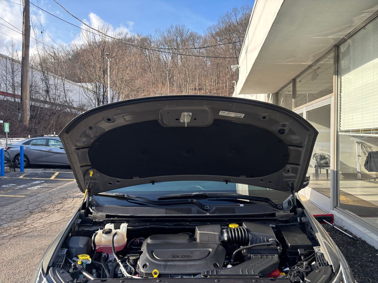 Used 2025 Chrysler Pacifica Limited image 35