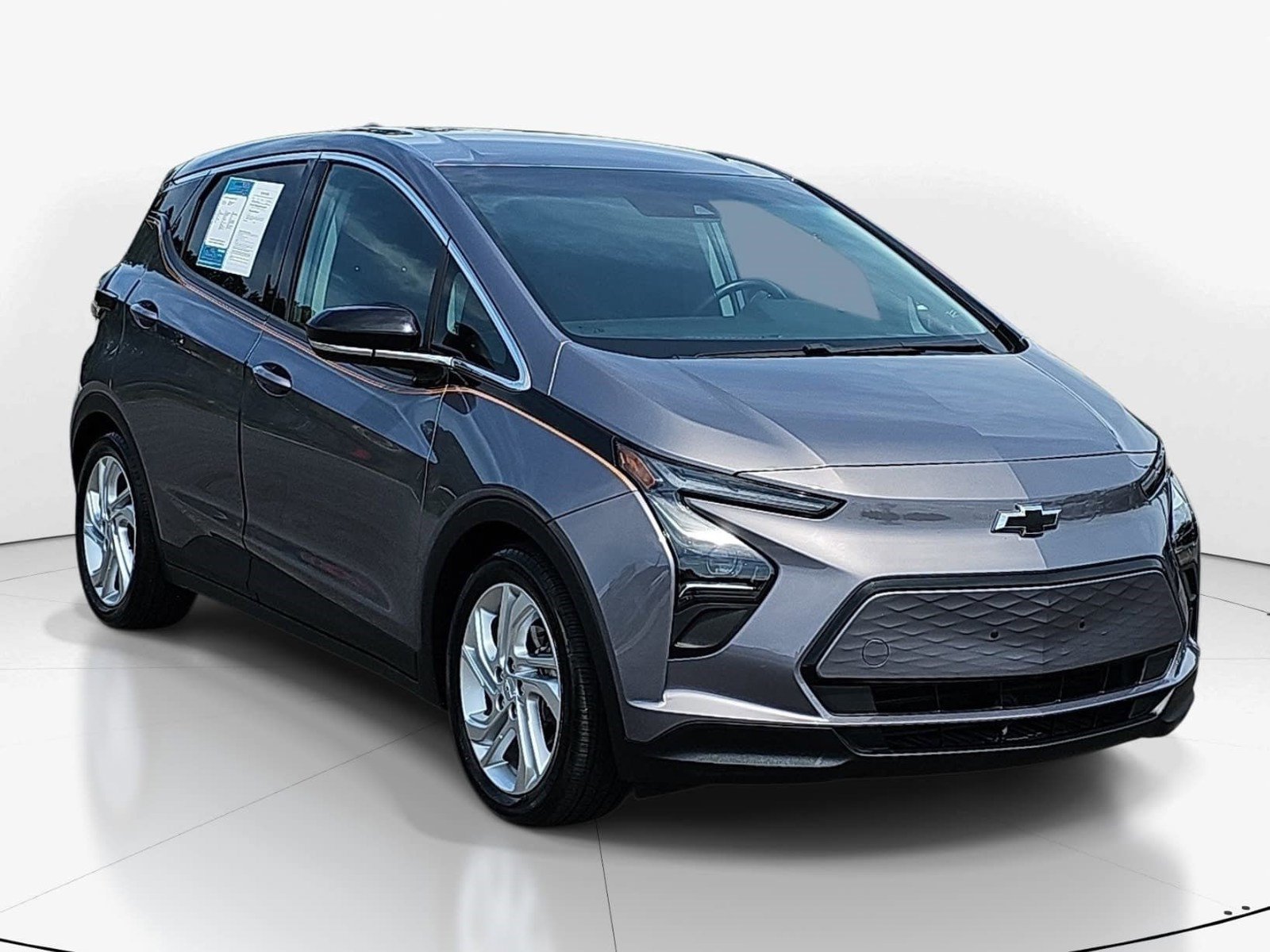 Used 2022 Chevrolet Bolt LT FWD image 2