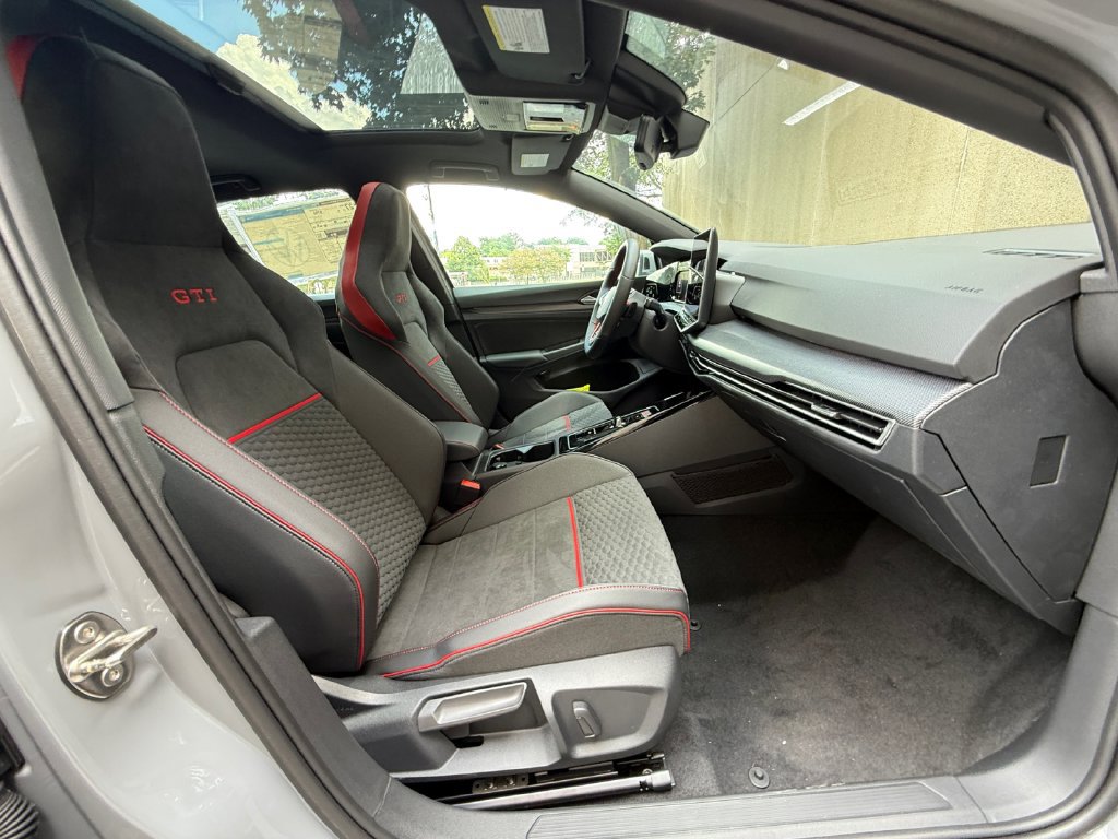 New 2026 Volkswagen GTI SE FWD image 27