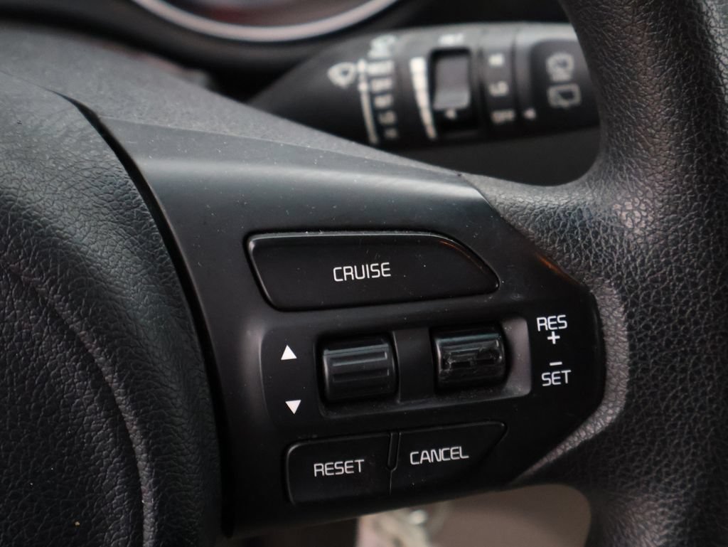 Used 2015 Kia Sedona LX w/ LX Convenience Package FWD image 32