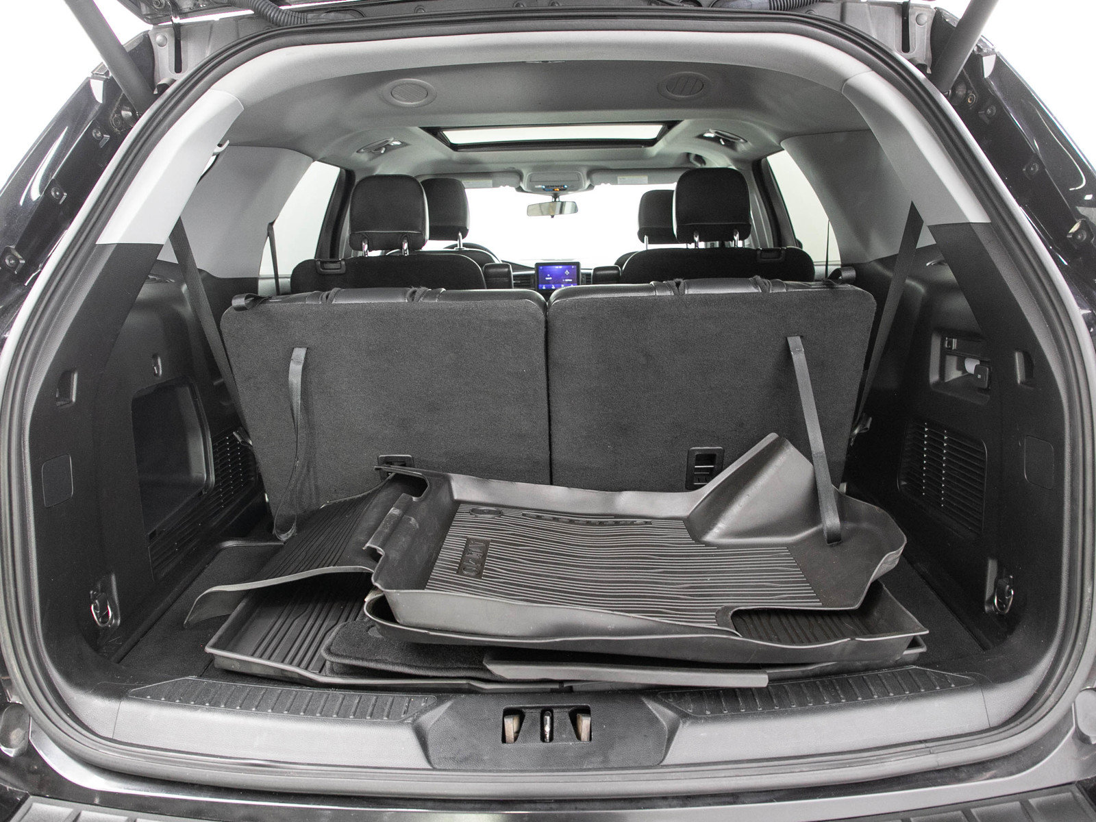 Used 2020 Ford Explorer XLT w/ Equipment Group 202A AWD/4WD image 11