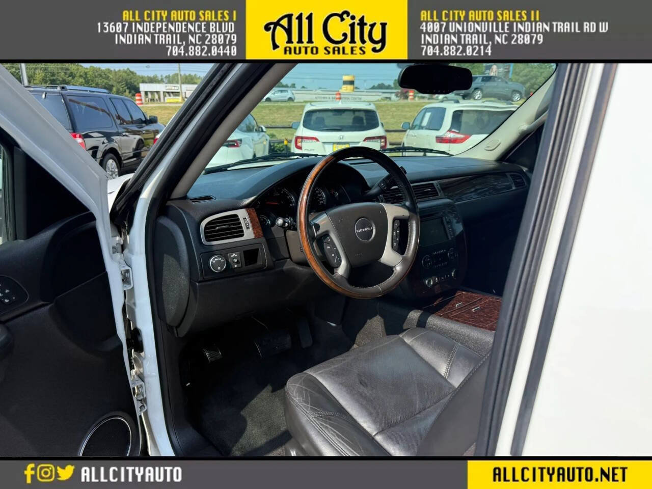 Used 2009 GMC Yukon XL Denali RWD image 19