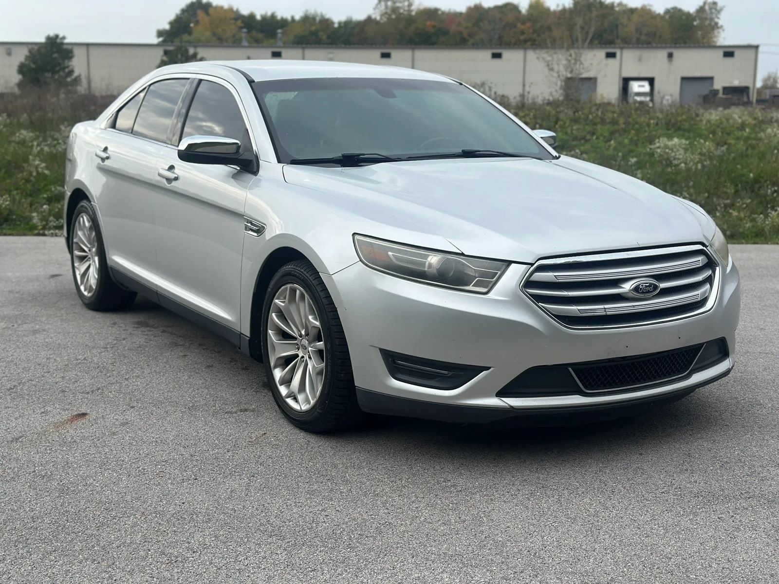 Used 2015 Ford Taurus Limited FWD image 3