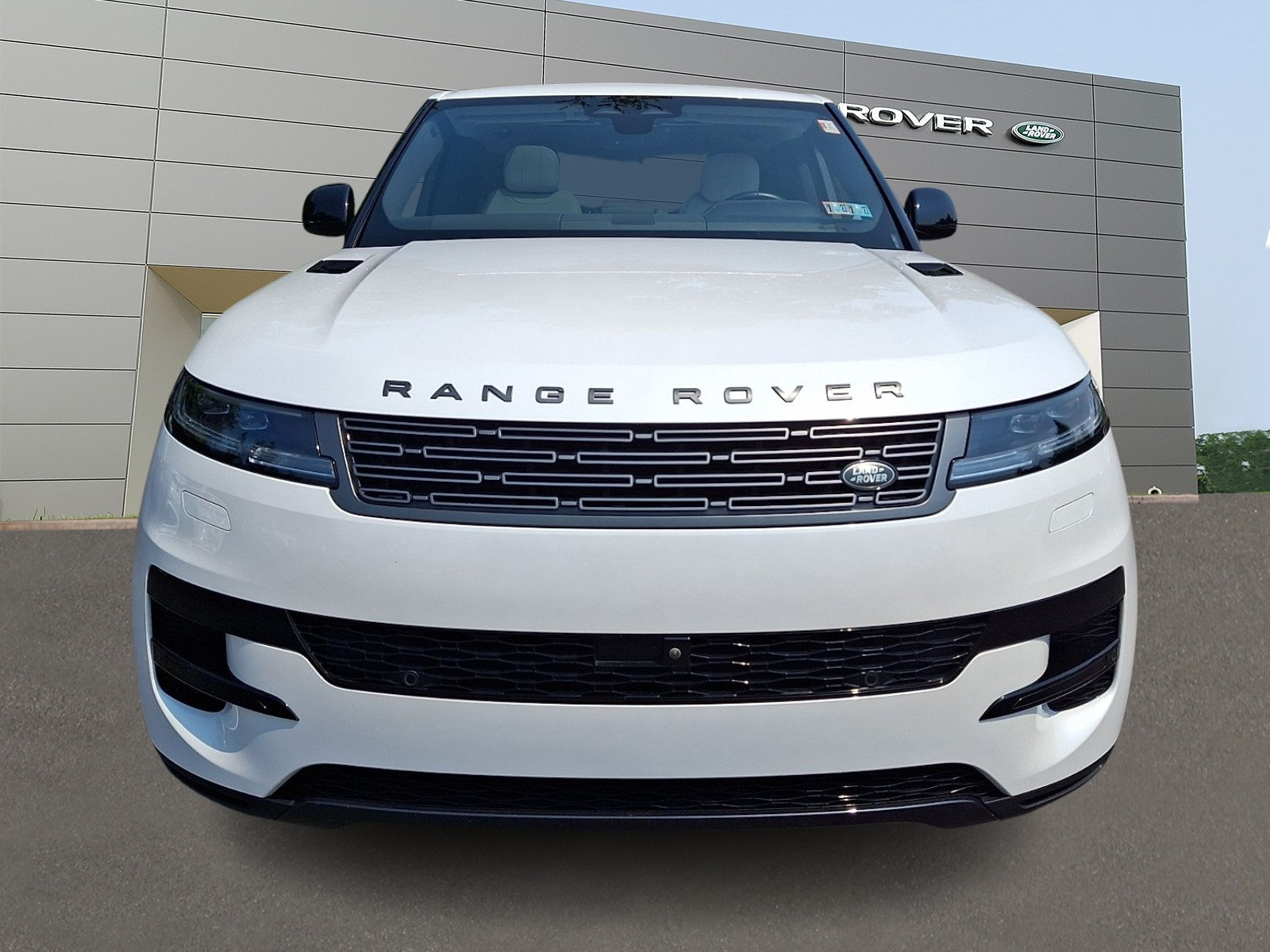 Used 2024 Land Rover Range Rover Sport SE AWD/4WD image 7