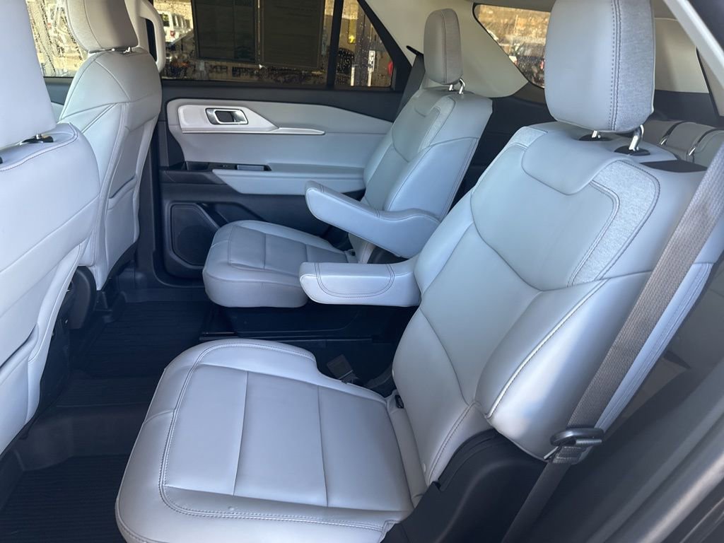 Certified 2025 Ford Explorer Active w/ Active Comfort Package RWD image 18
