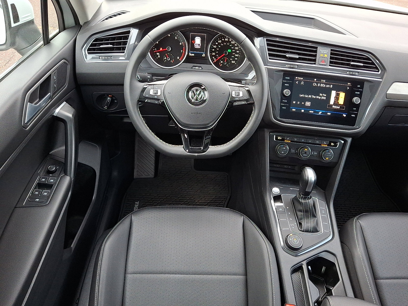 Used 2021 Volkswagen Tiguan SE w/ Panoramic Sunroof Package image 11