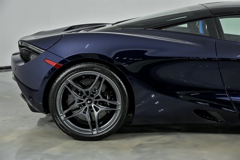 Used 2019 McLaren 720S Performance RWD image 16