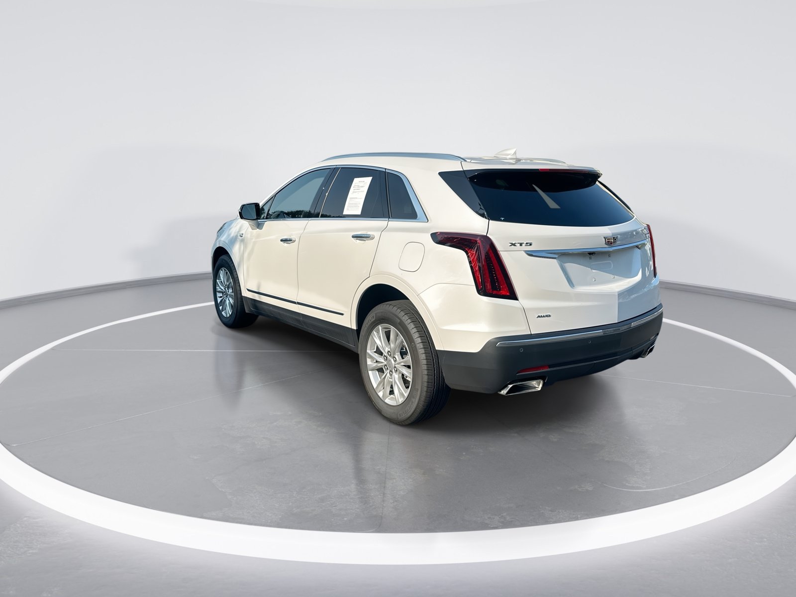 Used 2023 Cadillac XT5 Luxury w/ LPO, Floor Liner Package AWD/4WD image 7