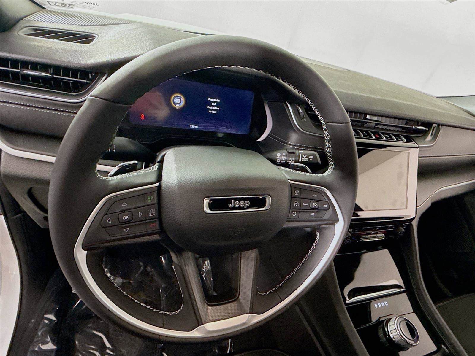 New 2025 Jeep Grand Cherokee Altitude image 6