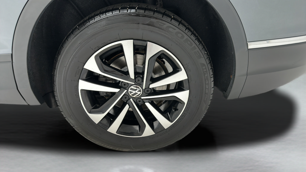 Used 2023 Volkswagen Tiguan S AWD/4WD image 8