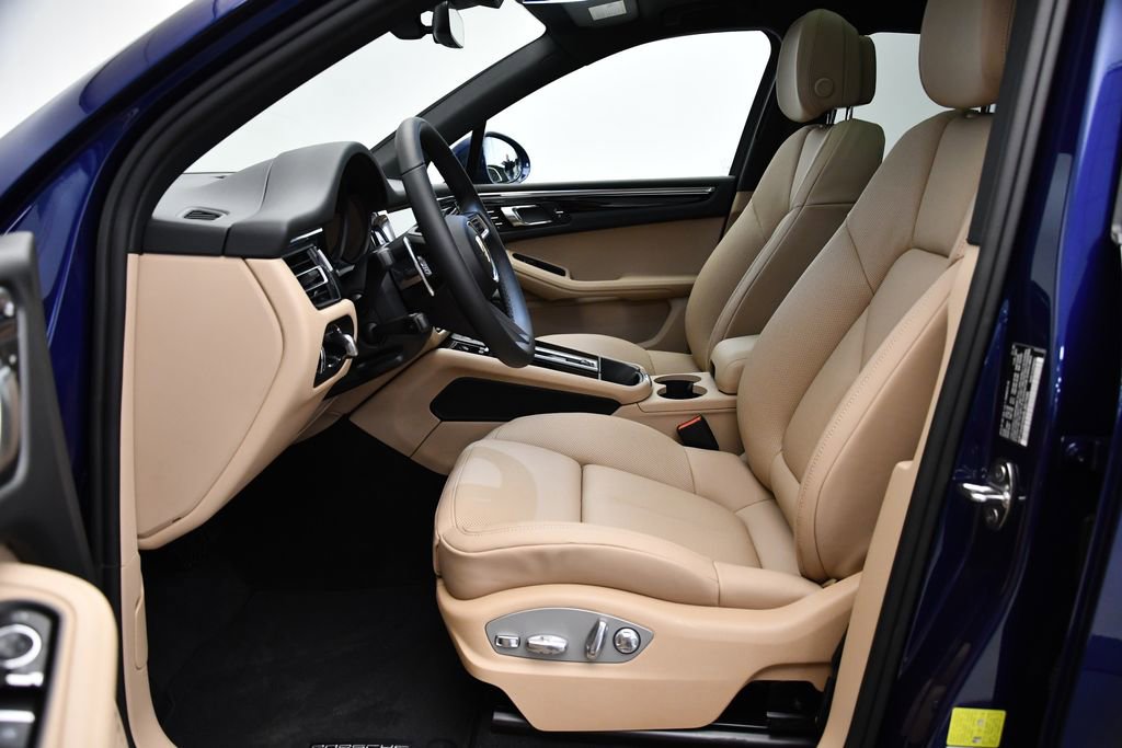 Used 2025 Porsche Macan image 36