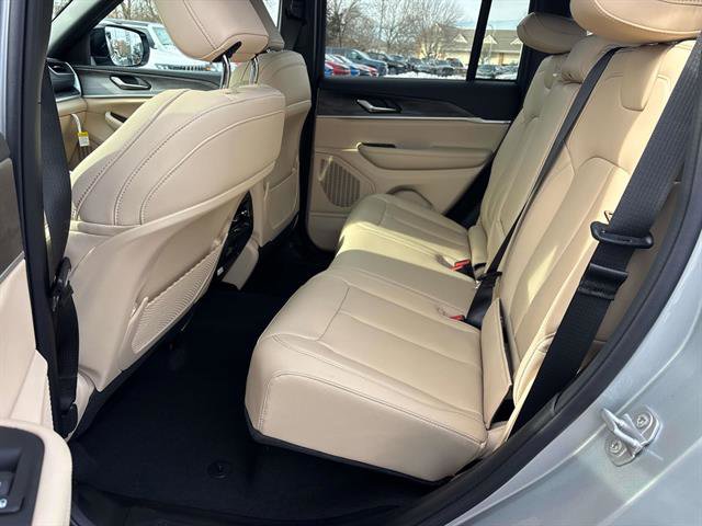 New 2025 Jeep Grand Cherokee Limited image 6