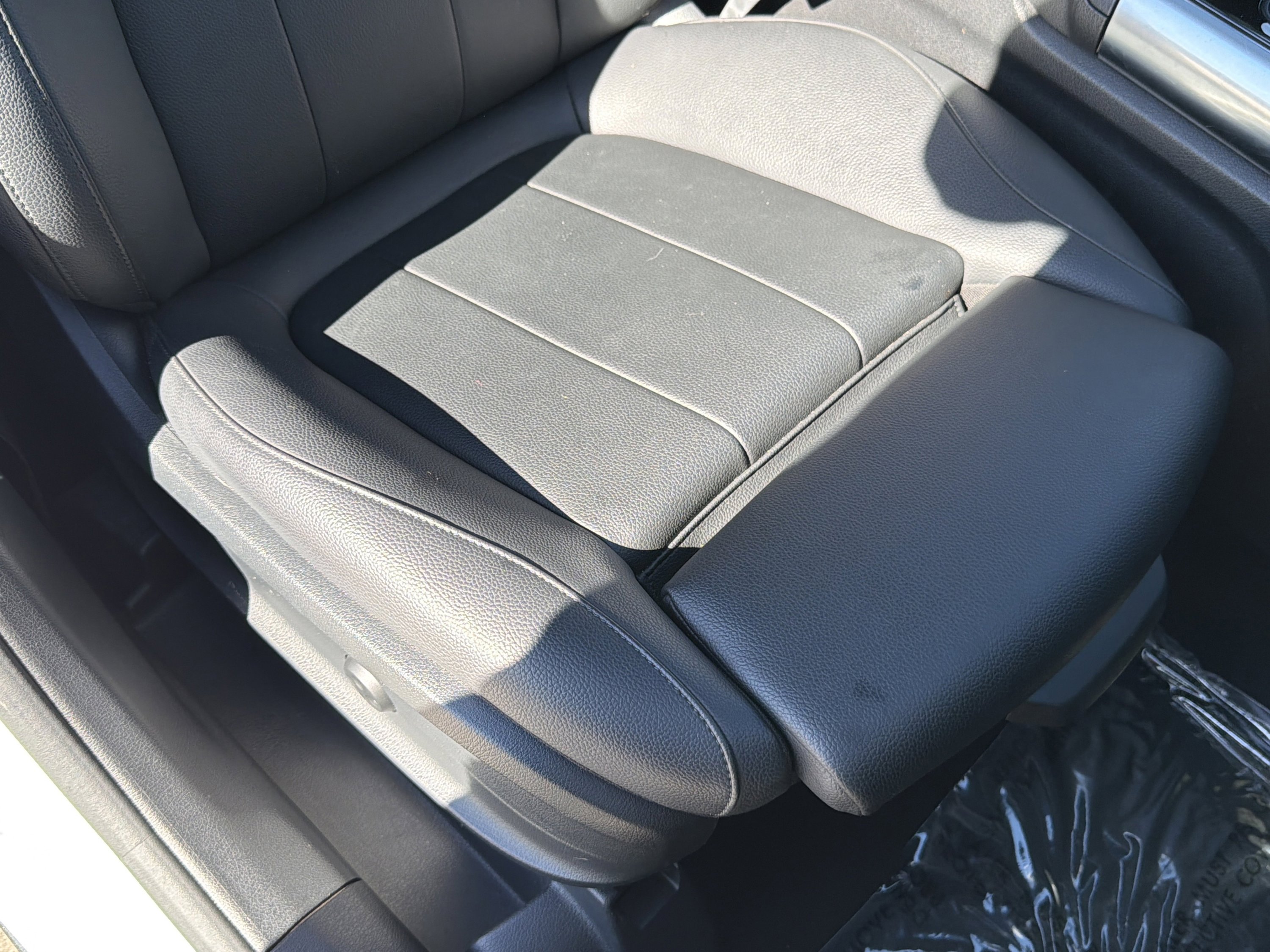 Used 2021 Mercedes-Benz GLA 250 4MATIC w/ Premium Package image 32