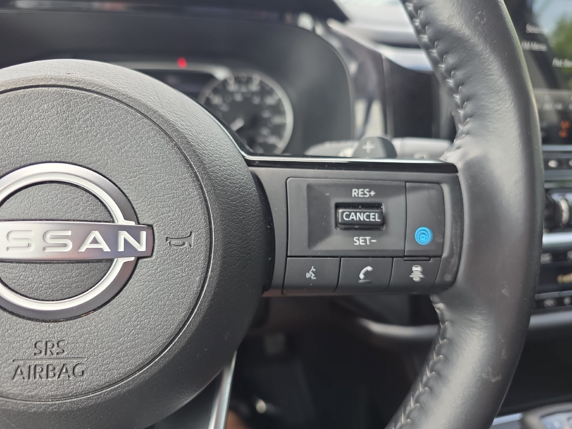 Used 2025 Nissan Pathfinder SL FWD image 18