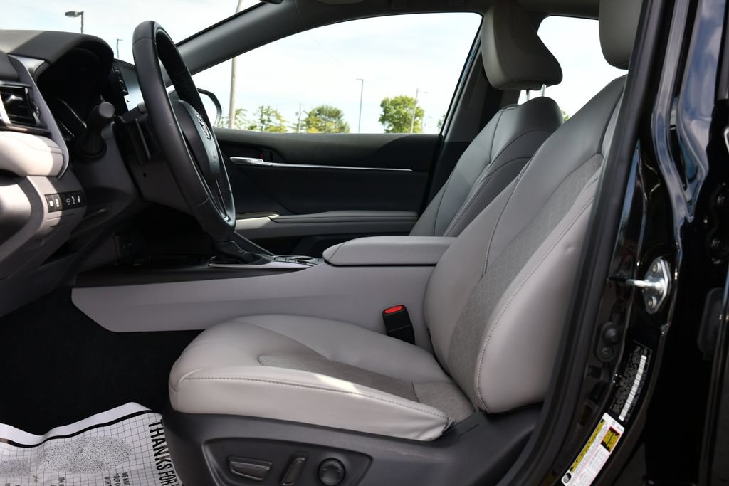 Used 2023 Toyota Camry XSE w/ Cold Weather Package FWD image 12