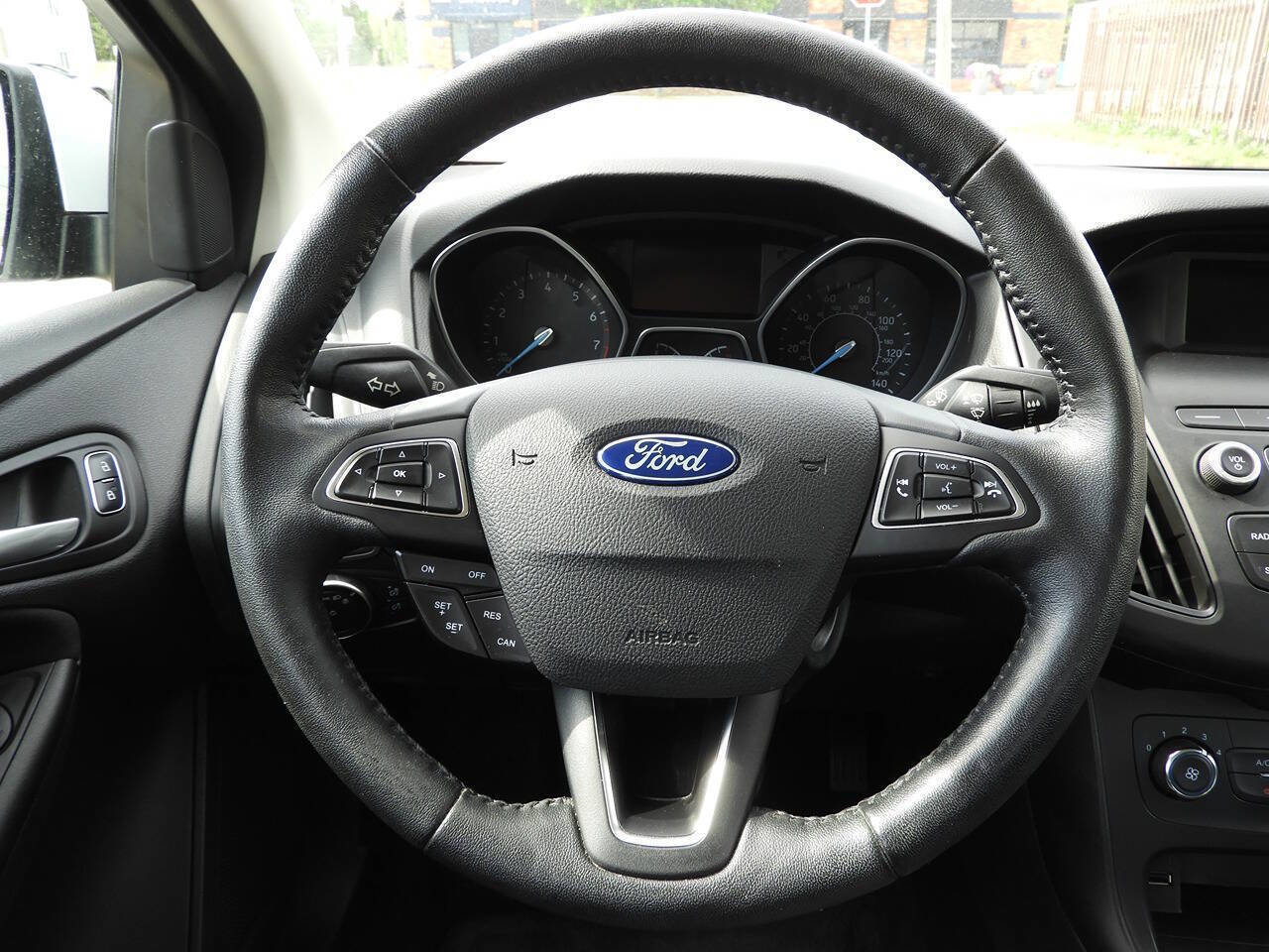Used 2018 Ford Focus SE w/ Cold Weather Package FWD image 19
