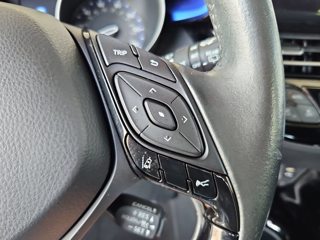 Used 2020 Toyota C-HR XLE FWD image 12