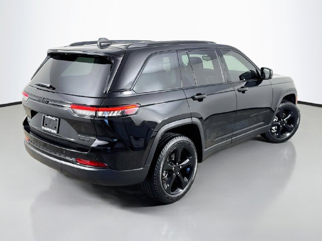 Used 2024 Jeep Grand Cherokee Limited w/ Black Appearance Package AWD/4WD image 7
