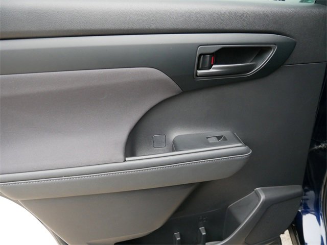 Used 2020 Toyota Highlander LE image 15