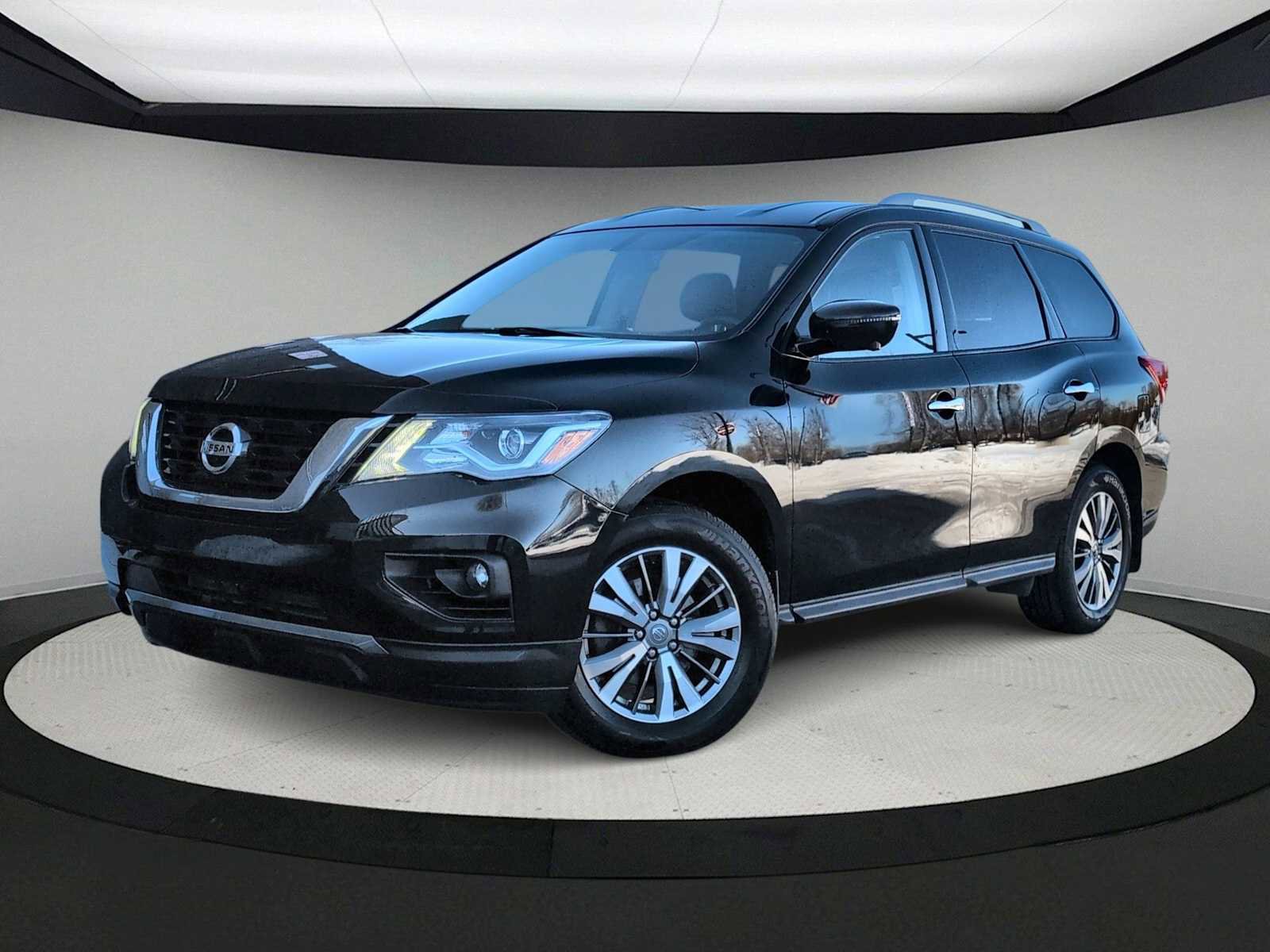 Used 2019 Nissan Pathfinder SL image 1