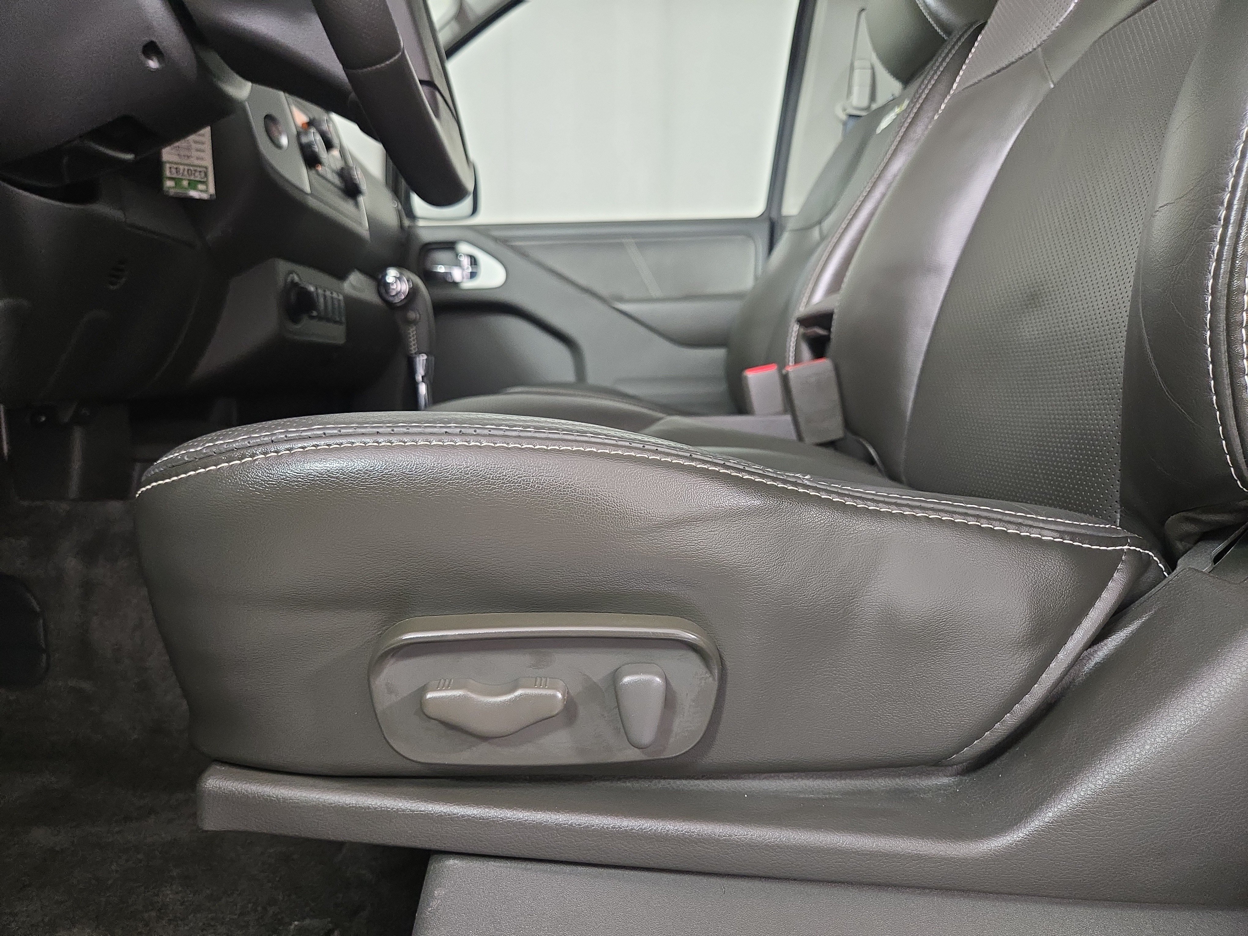 Used 2018 Nissan Frontier PRO-4X w/ Pro-4x Luxury Package AWD/4WD image 31