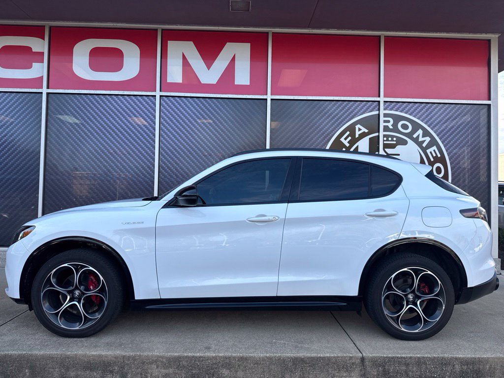 Used 2024 Alfa Romeo Stelvio Veloce AWD/4WD image 15